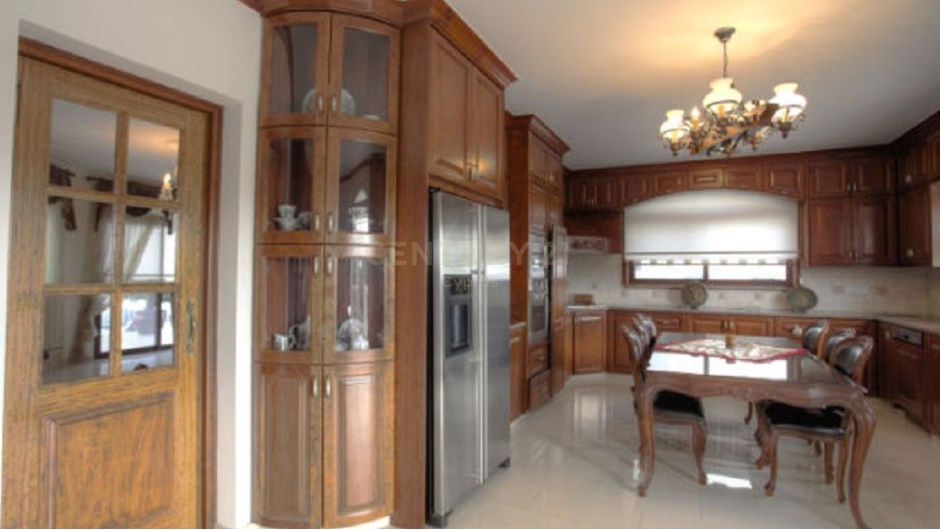 6 bedrooms Villa in Limassol, Cyprus No. 53556