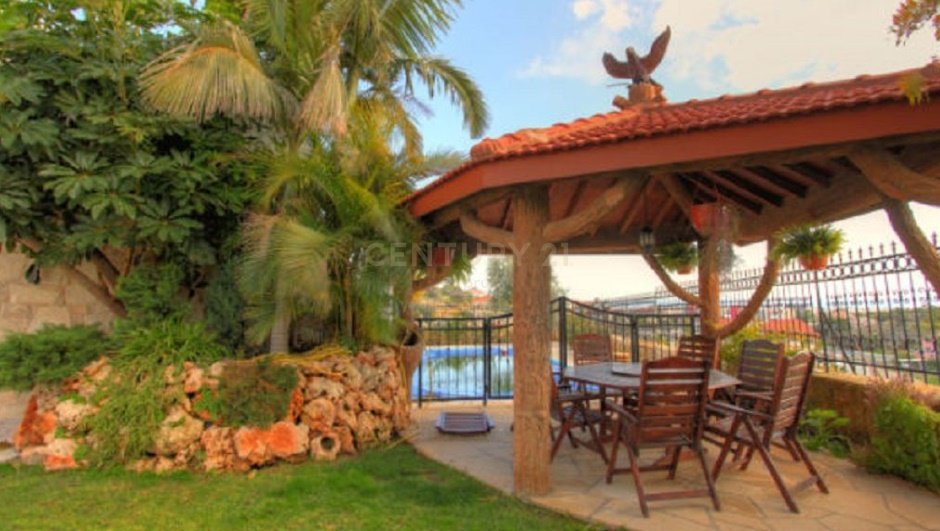 6 bedrooms Villa in Limassol, Cyprus No. 53556