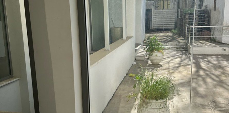 Коммерческая недвижимость 1681м2 в Никосия,  № 51569