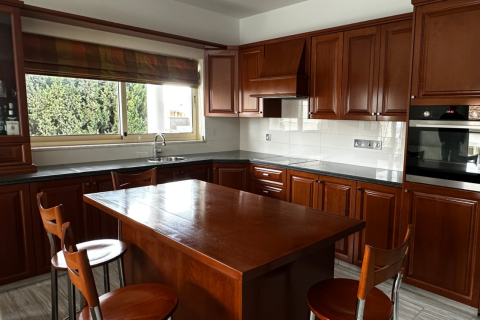 250m2 Townhouse in Mesa Geitonia, Limassol,  No. 40521 2