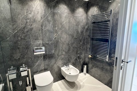 3 bedrooms Apartment in Larnaca, Larnaka, No. 39966 18