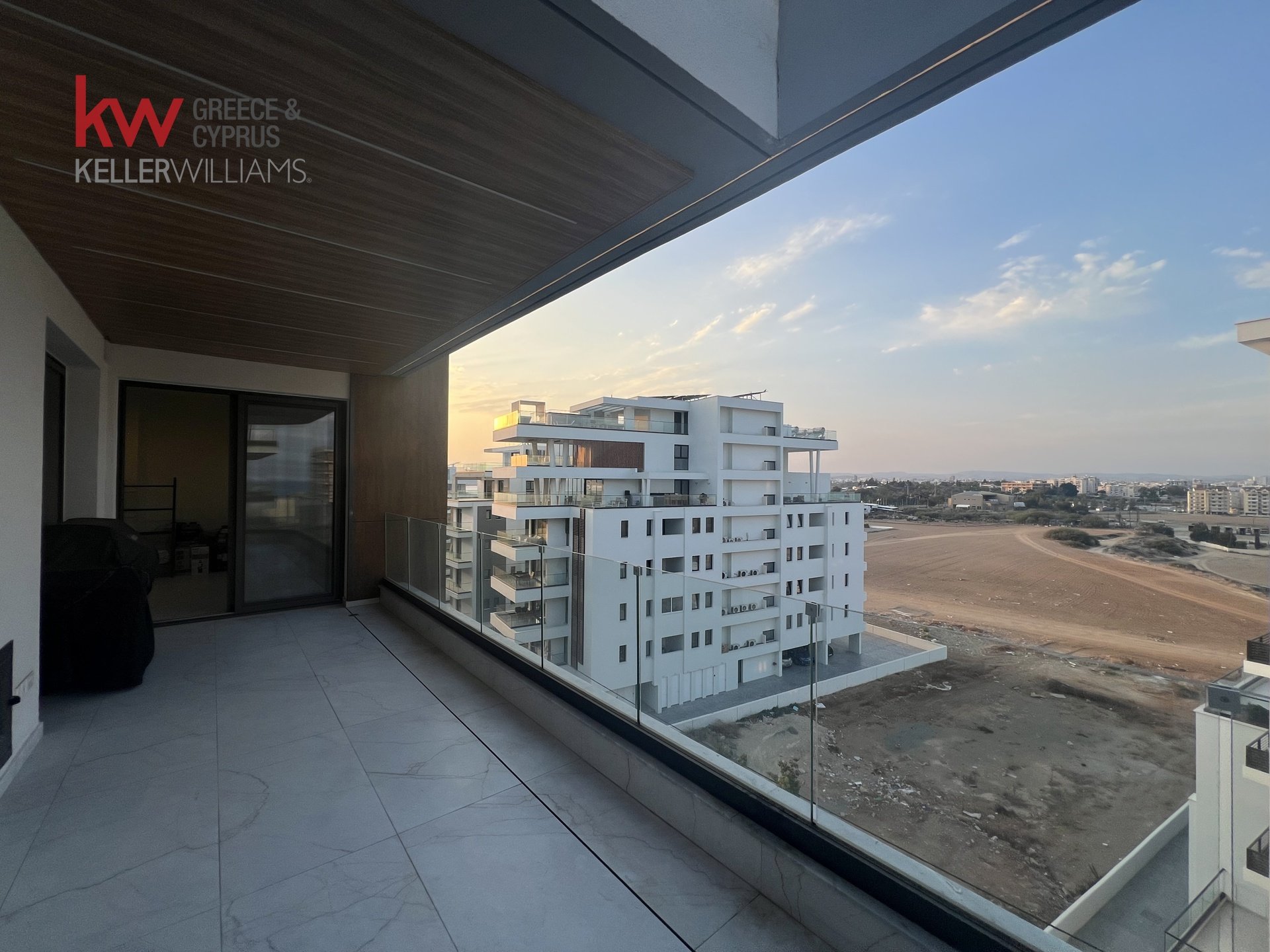 2 bedrooms Apartment in Larnaca, Larnaka, Cyprus No. 39968