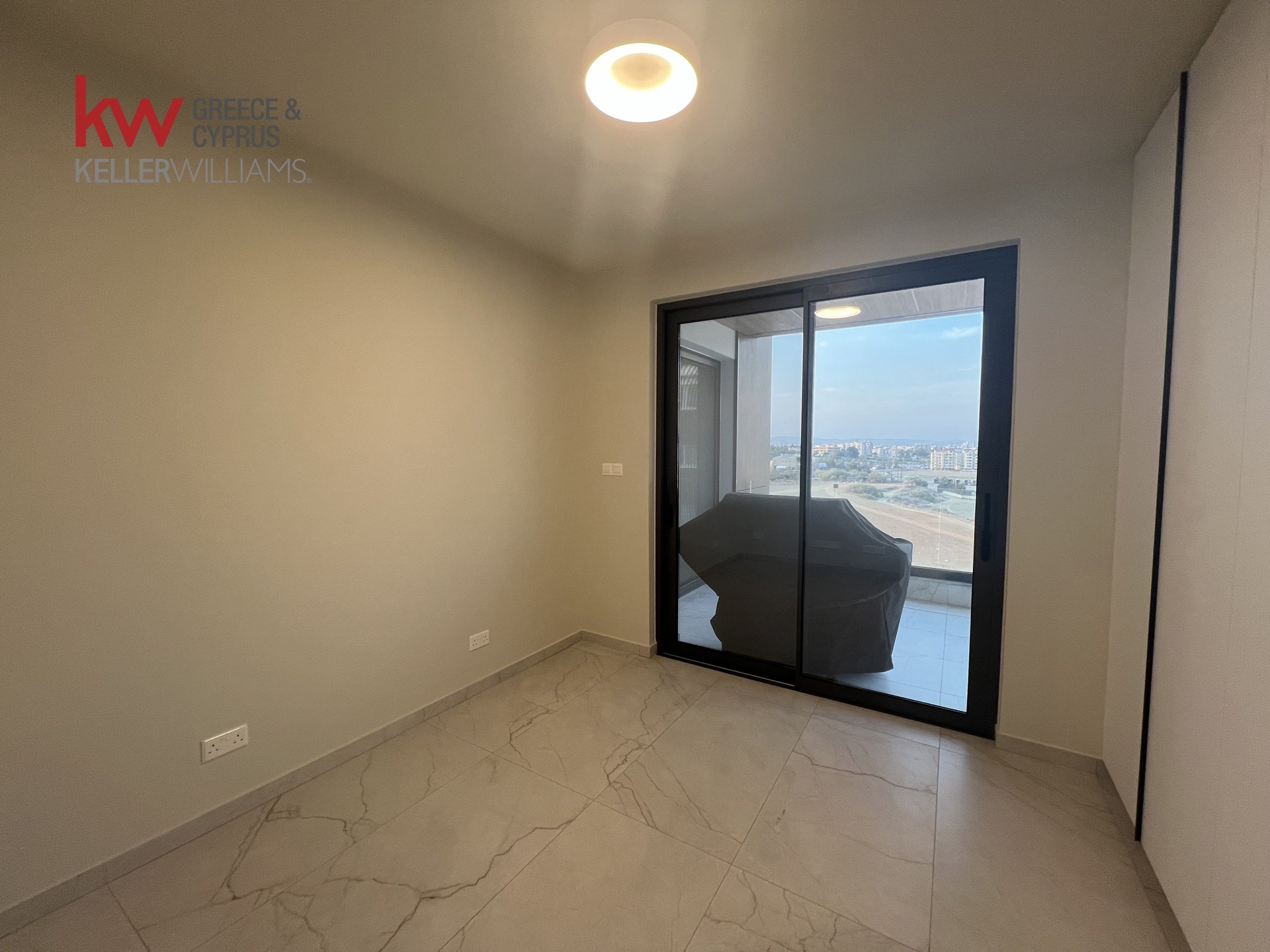 2 bedrooms Apartment in Larnaca, Larnaka, Cyprus No. 39968