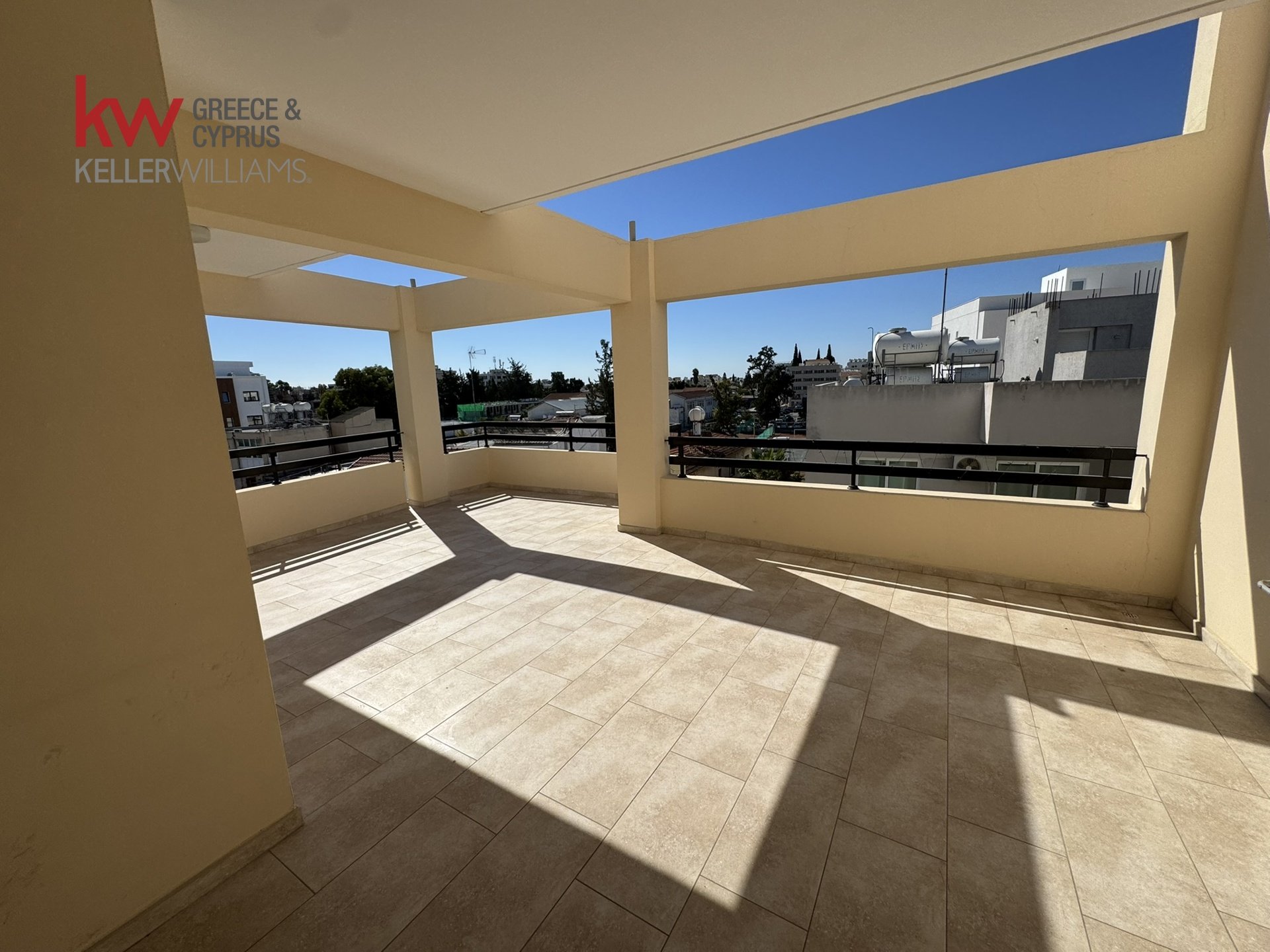 3 bedrooms Apartment in Larnaca, Larnaka, Cyprus No. 39964