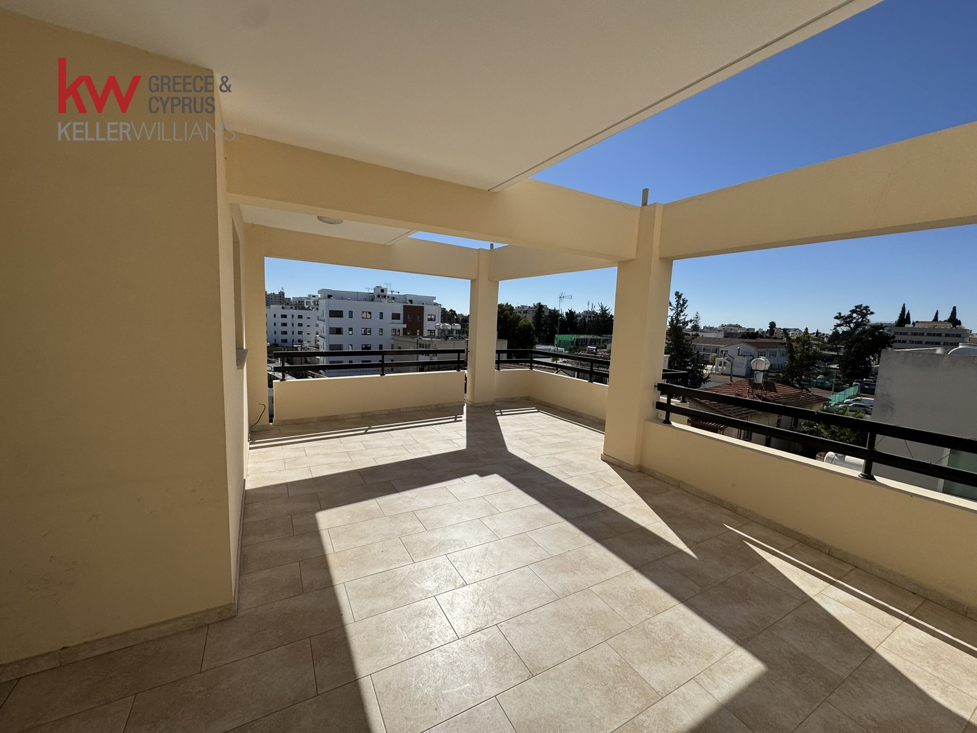 3 bedrooms Apartment in Larnaca, Larnaka, Cyprus No. 39964