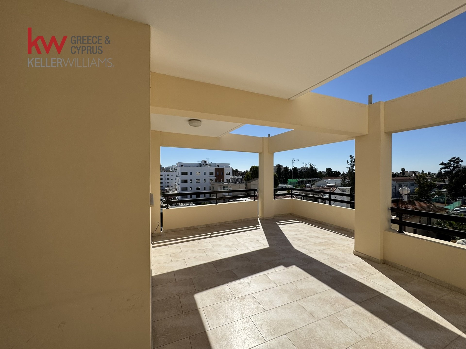 3 bedrooms Apartment in Larnaca, Larnaka, Cyprus No. 39964