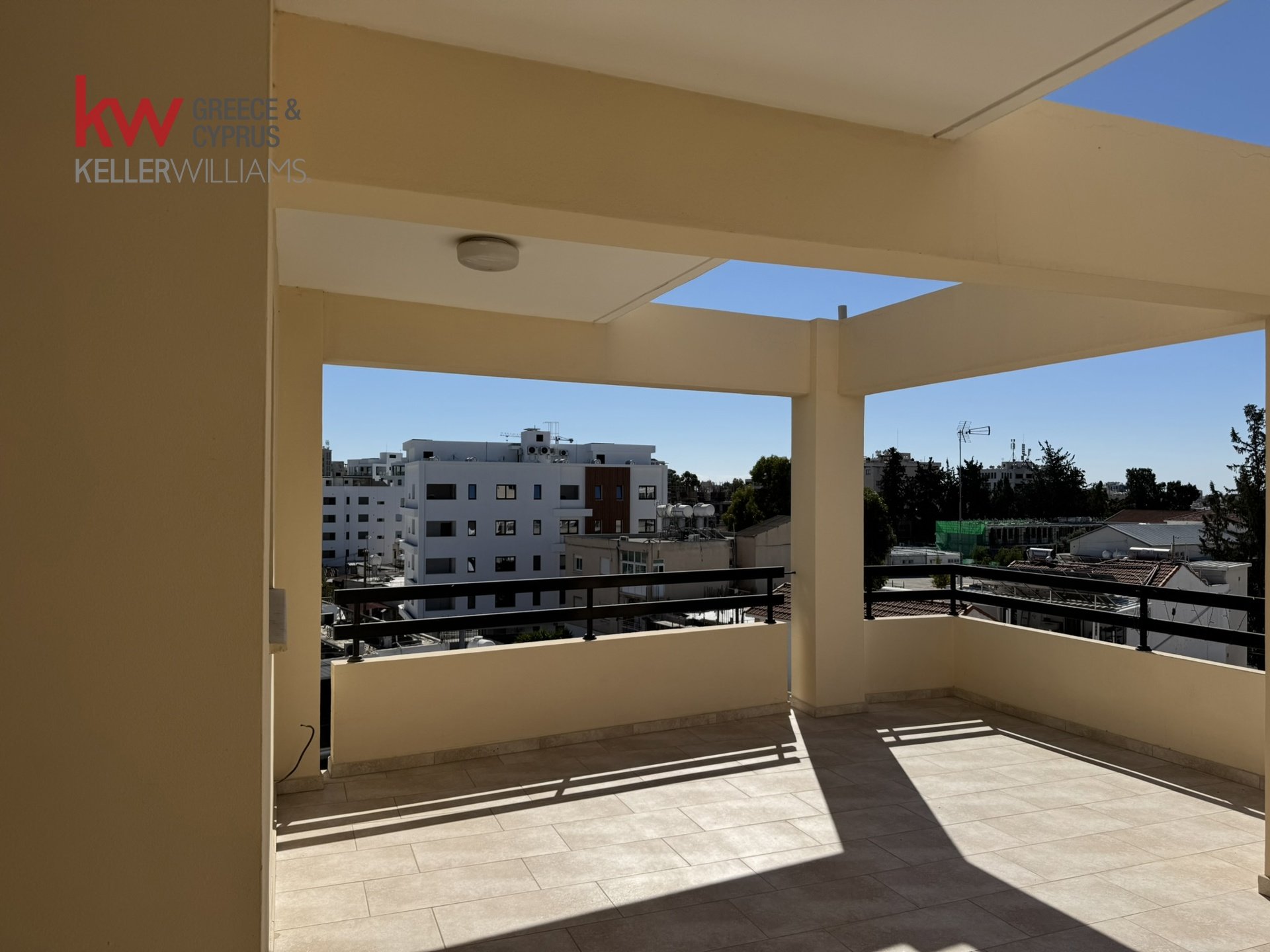 3 bedrooms Apartment in Larnaca, Larnaka, Cyprus No. 39964