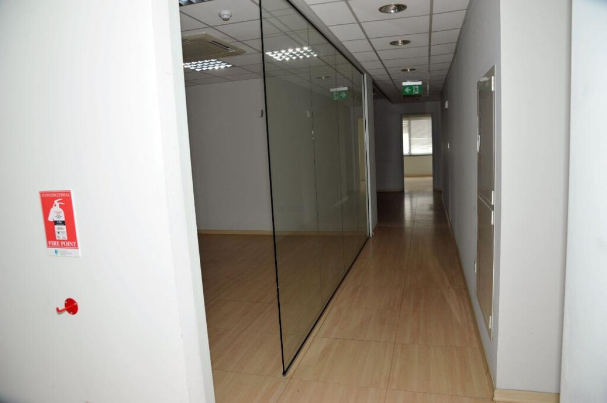 230m2 Local comercial en Nicosia, Chipre No. 37974