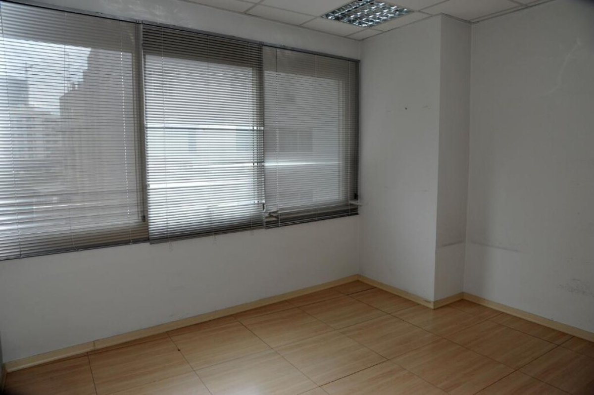 230m2 Local comercial en Nicosia, Chipre No. 37974