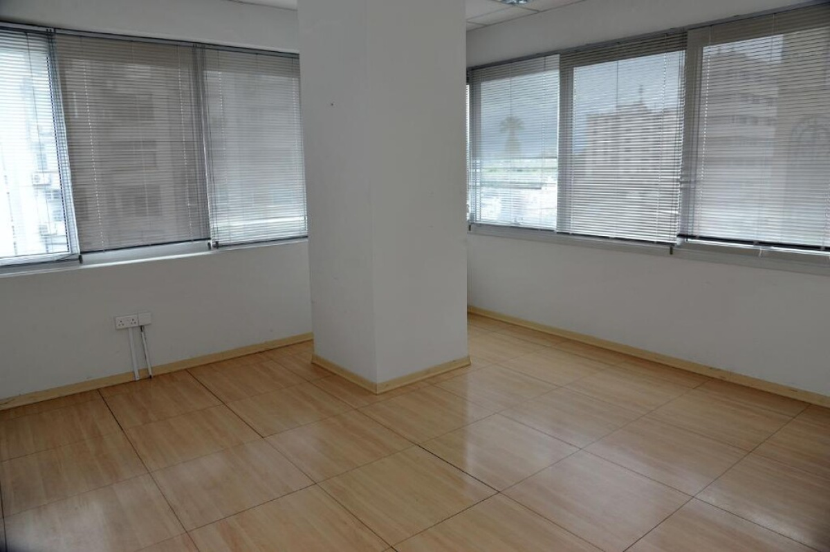 230m2 Local comercial en Nicosia, Chipre No. 37974