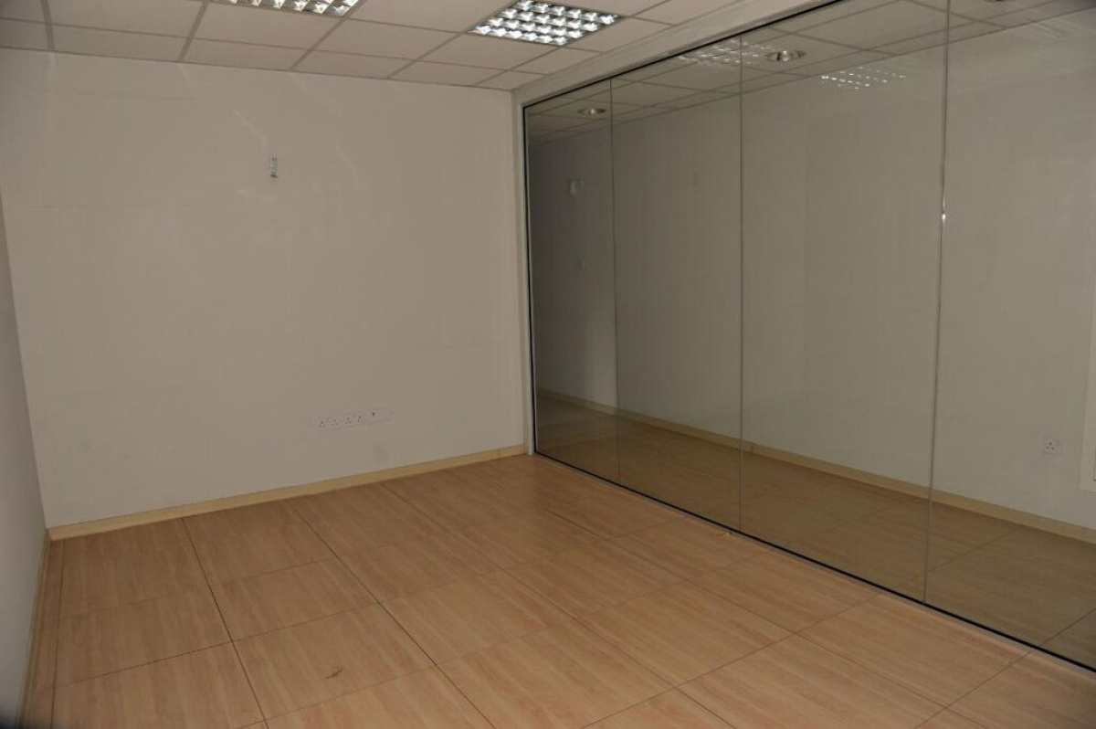 230m2 Local comercial en Nicosia, Chipre No. 37974