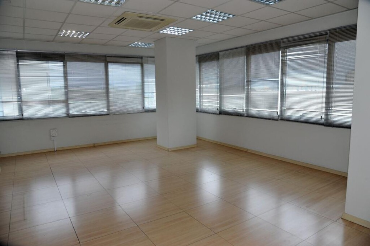 230m2 Local comercial en Nicosia, Chipre No. 37974