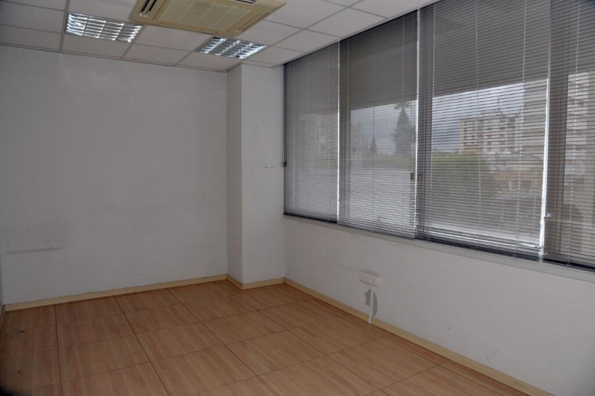 199m2 Commercial property in Nicosia, Cyprus No. 37976