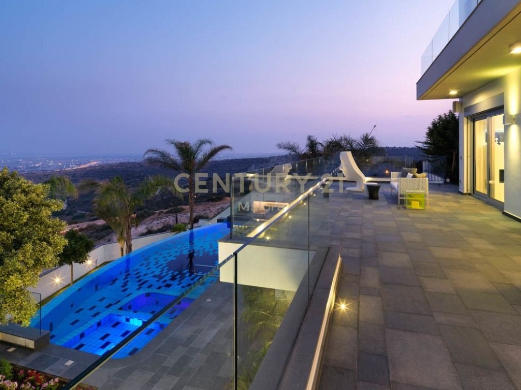 3 chambres Villa à Mesa Geitonia, Limassol, Chypre No. 56160