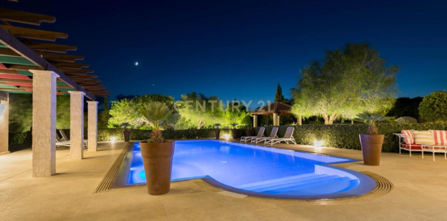 5 bedrooms Villa in Kouklia, Paphos,  No. 56159