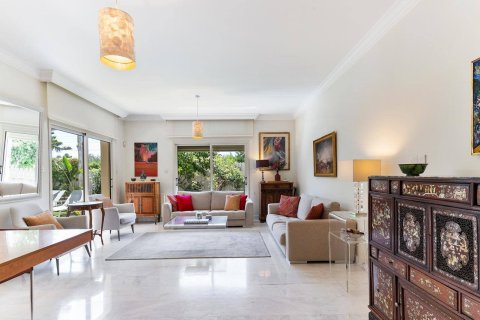 4 bedrooms Villa in Limassol, No. 47577 3