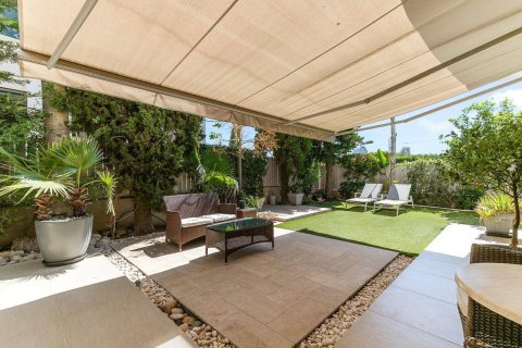 4 bedrooms Villa in Limassol, No. 47577 2