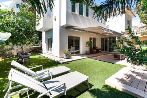 4 bedrooms Villa in Limassol,  No. 47577