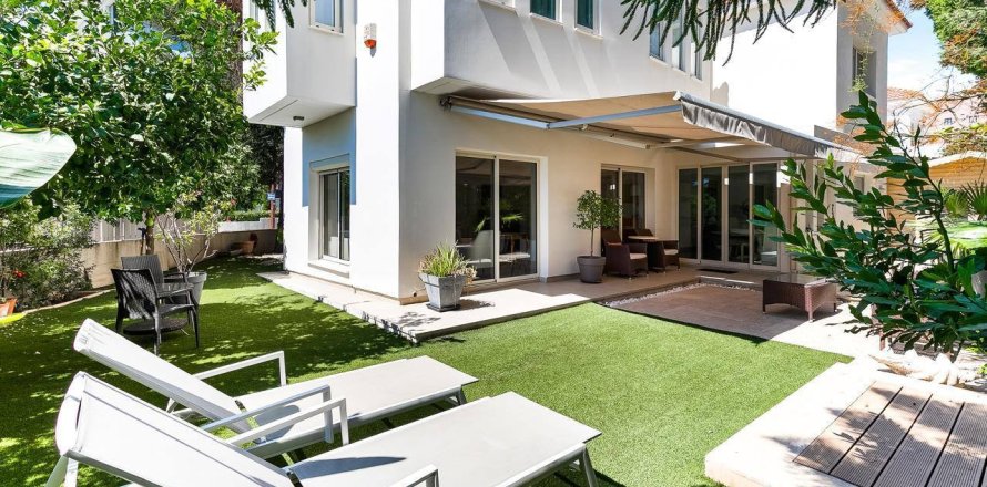 4 bedrooms Villa in Limassol, No. 47577