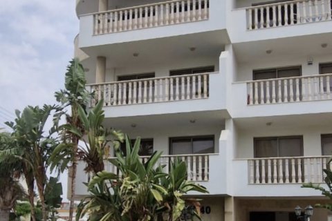 2 bedrooms Apartment in Larnaca, Larnaka,  No. 39613