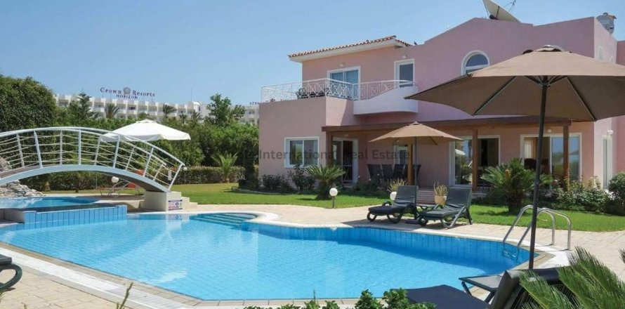 4 bedrooms Villa in Coral Bay, Pegeia, Paphos,  No. 39447