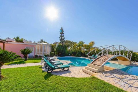 4 bedrooms Villa in Coral Bay, Pegeia, Paphos,  No. 39447 13