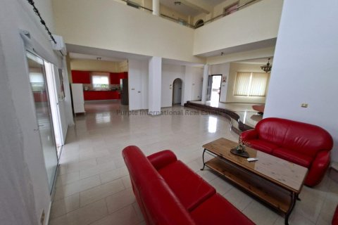 4 bedrooms Villa in Coral Bay, Pegeia, Paphos,  No. 39447 2