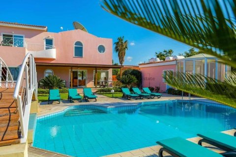 4 bedrooms Villa in Coral Bay, Pegeia, Paphos,  No. 39447 18