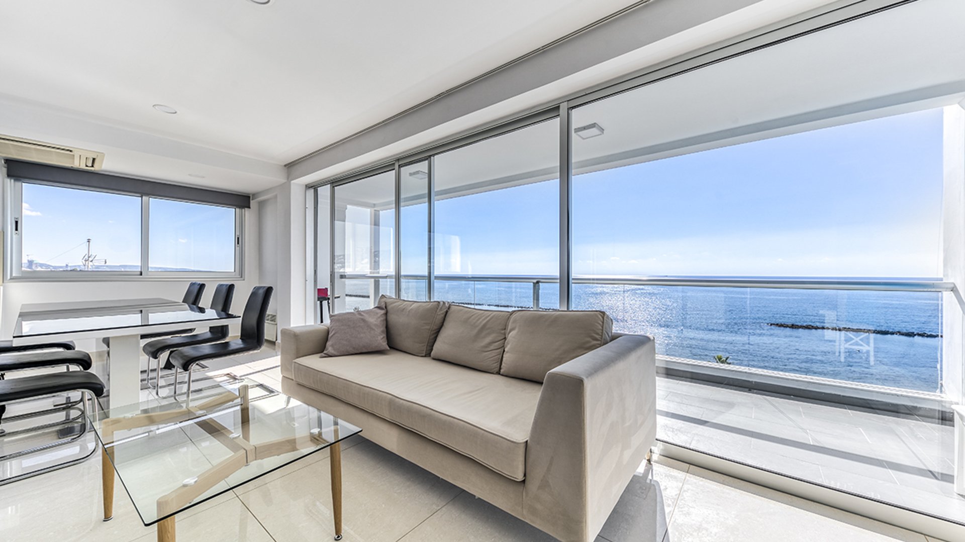 3 bedrooms Apartment in Limassol, Cyprus No. 28125