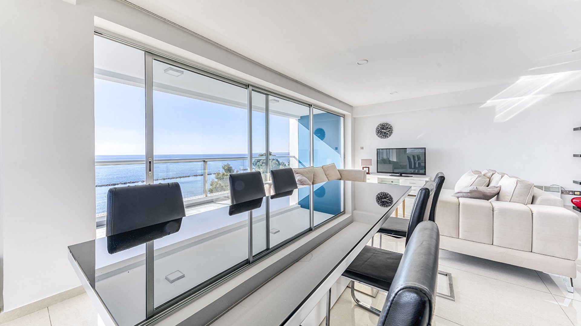 3 bedrooms Apartment in Limassol, Cyprus No. 28125