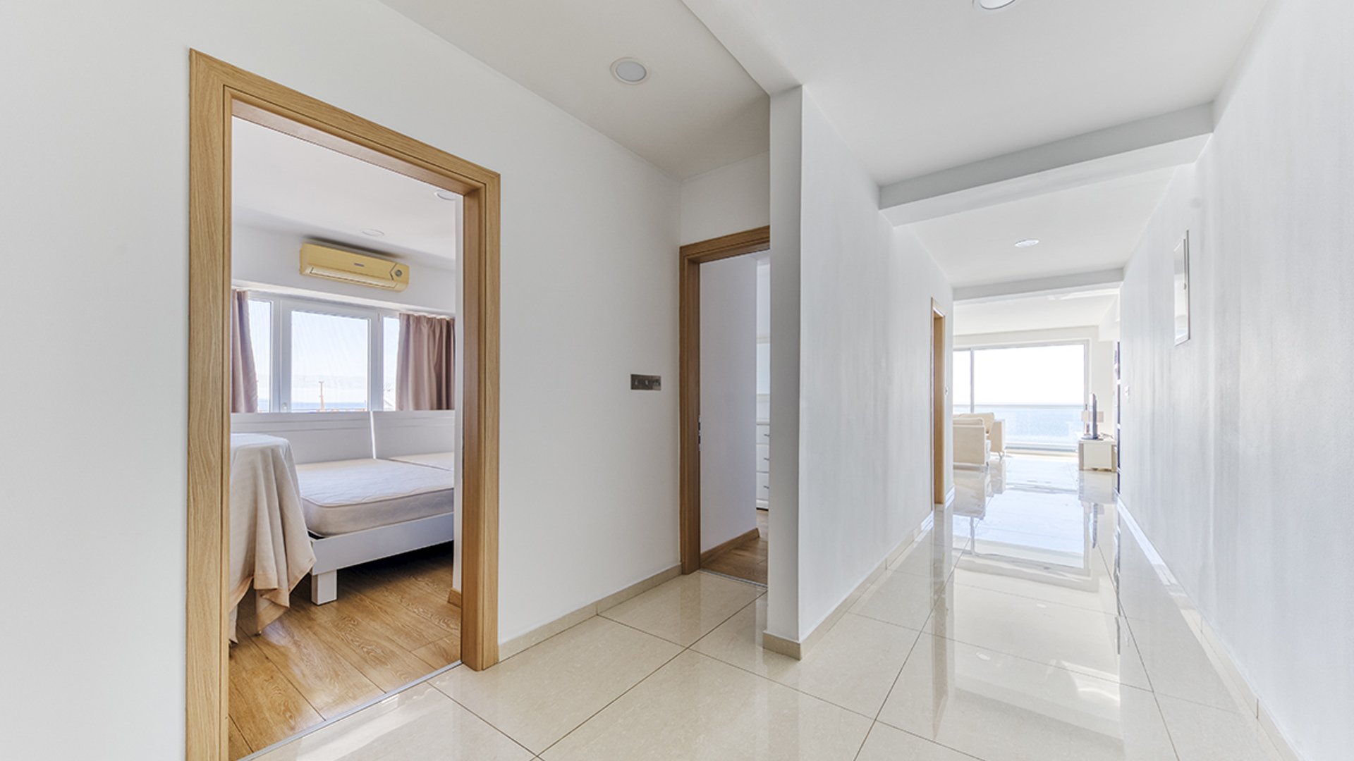 3 bedrooms Apartment in Limassol, Cyprus No. 28125