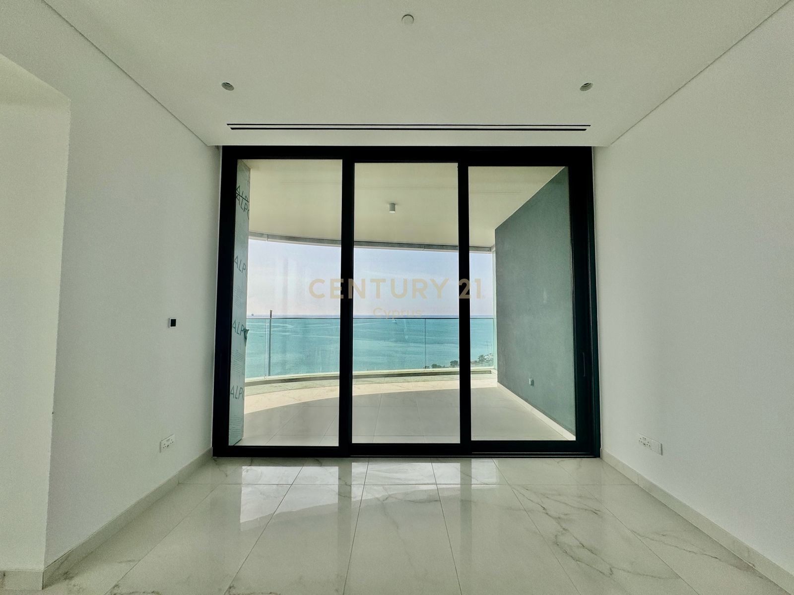 3 bedrooms Apartment in Limassol, Cyprus No. 32712