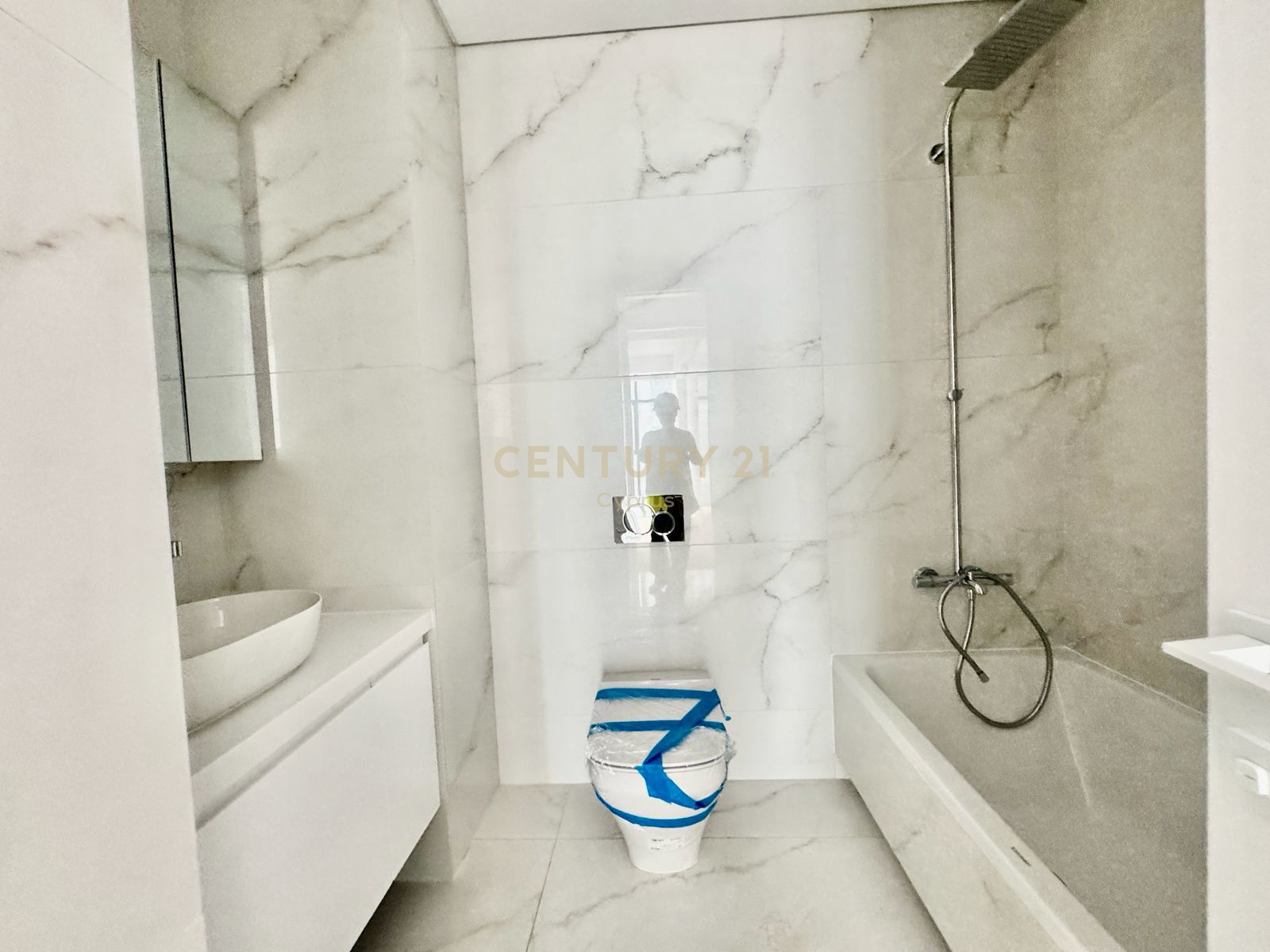 3 bedrooms Apartment in Limassol, Cyprus No. 32712