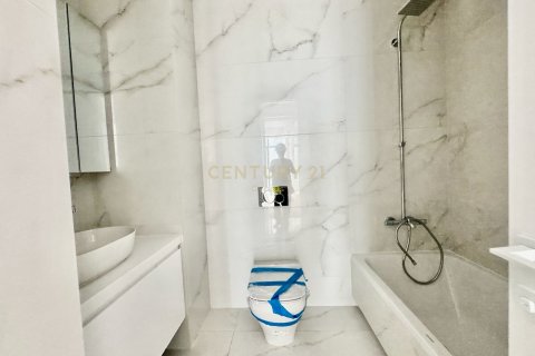 3 bedrooms Apartment in Limassol,  No. 32712 8