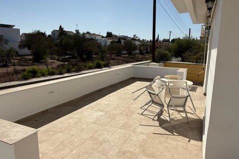 3 bedrooms Townhouse in Strovolos, Nicosia,  No. 40014 2