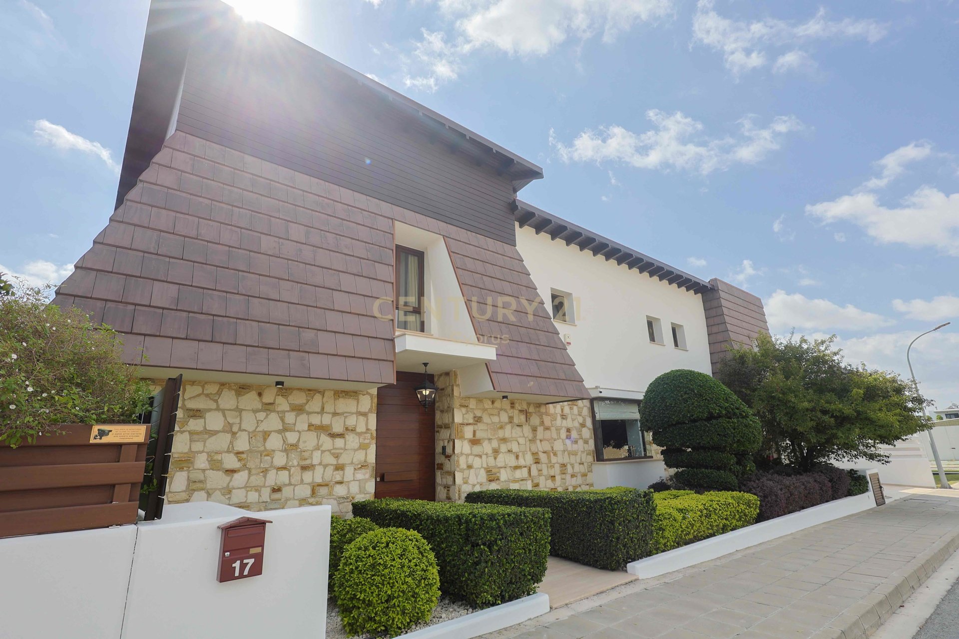 4 bedrooms Villa in Larnaca, Larnaka, Cyprus No. 54055