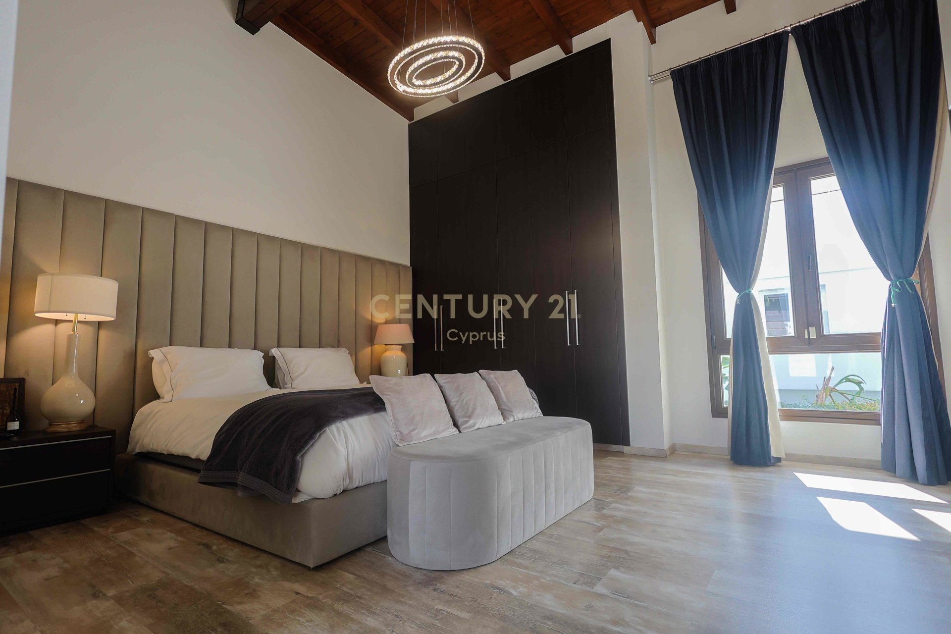 4 bedrooms Villa in Larnaca, Larnaka, Cyprus No. 54055