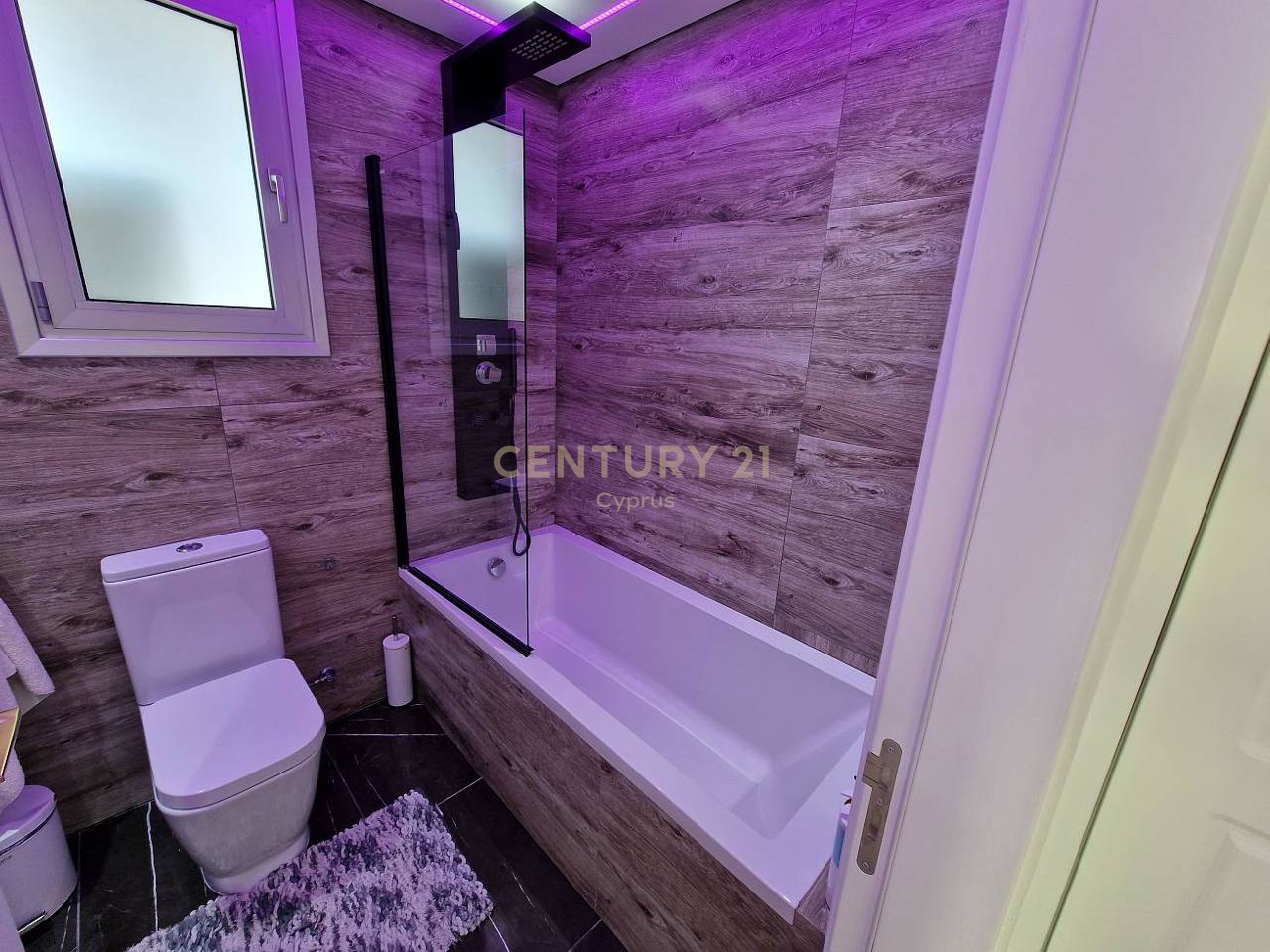 3 bedrooms Penthouse in Zakaki, Limassol, Cyprus No. 35868