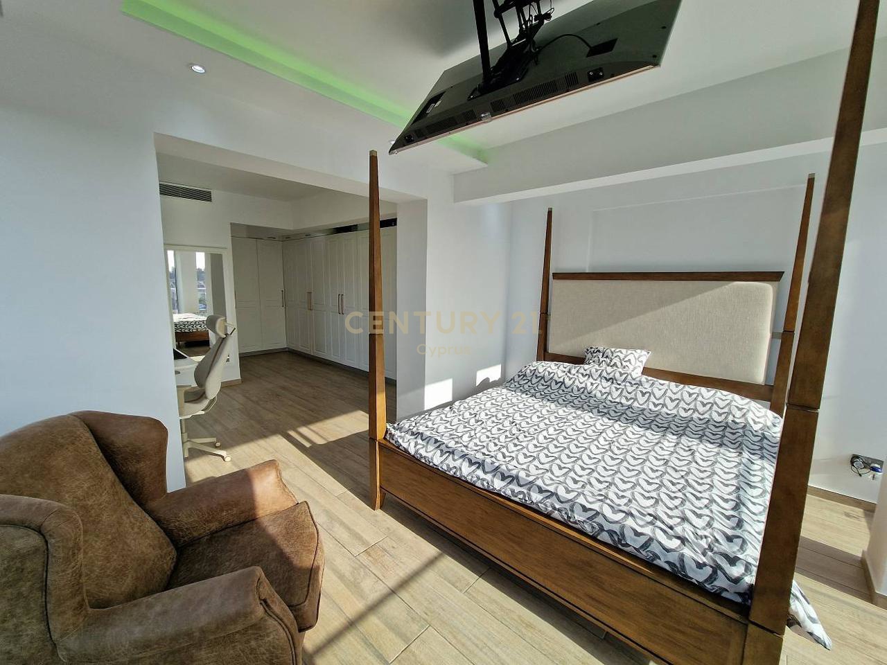 3 bedrooms Penthouse in Zakaki, Limassol, Cyprus No. 35868