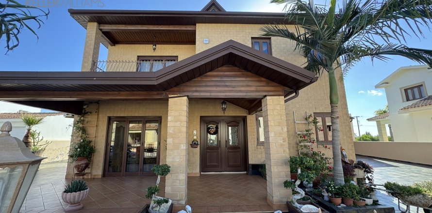 5 bedrooms Townhouse in Alethriko, Larnaka,  No. 40625