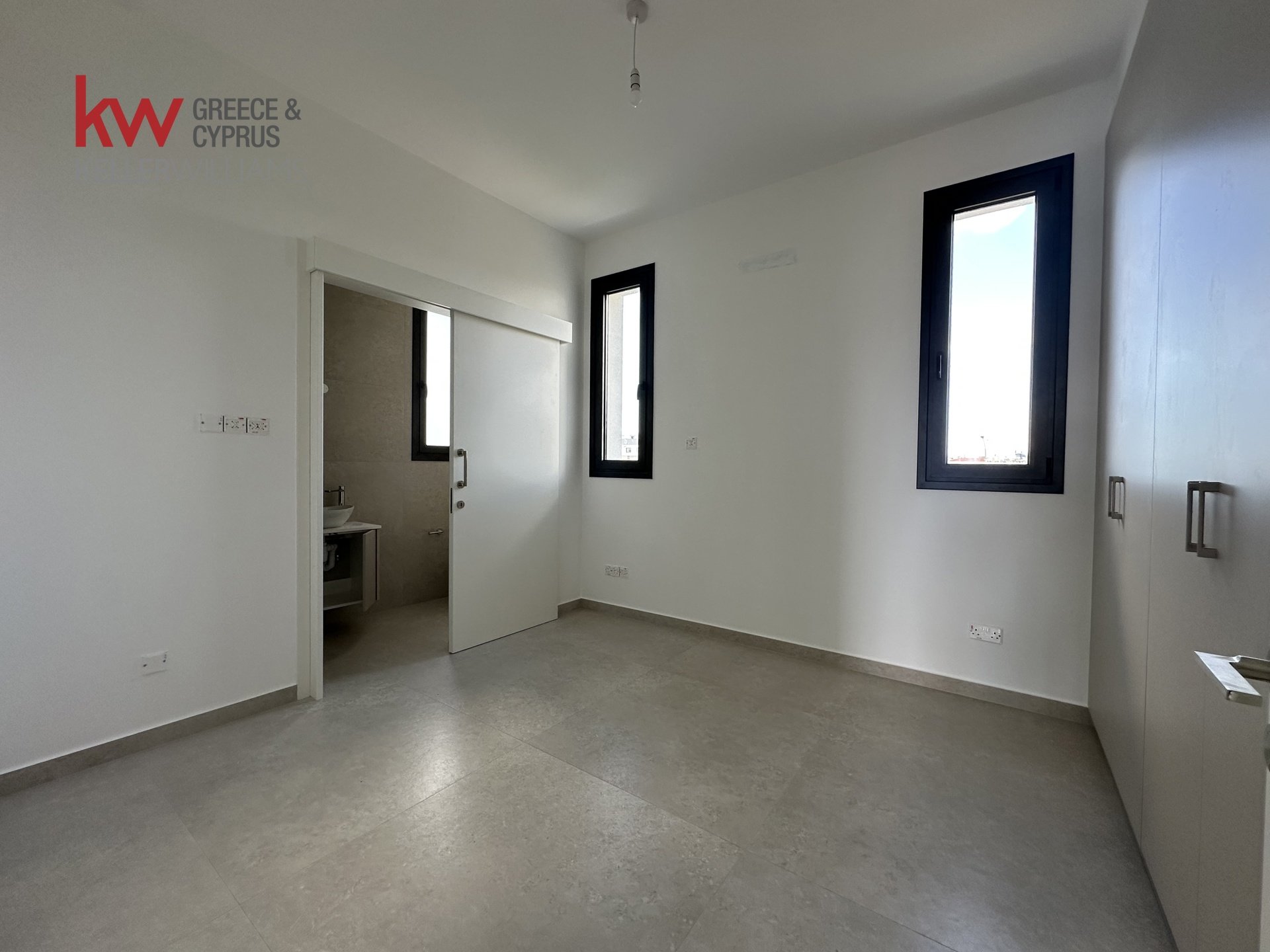 Квартира с 2 спальнями в Ларнака, Кипр № 39489