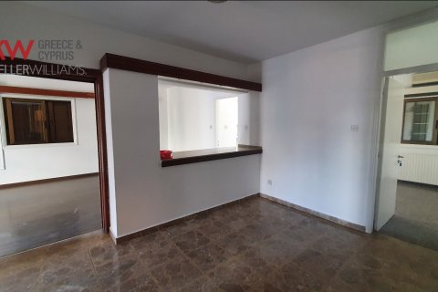 4 bedrooms Apartment in Nicosia, No. 39486