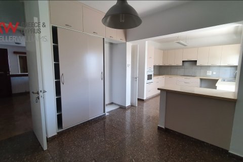 4 bedrooms Apartment in Nicosia,  No. 39486 6