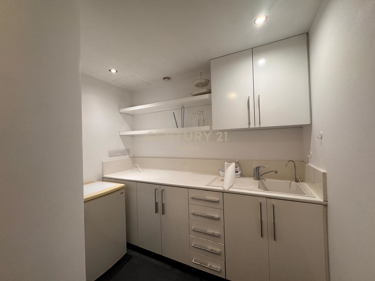 326m2 Bureau à Mesa Geitonia, Limassol, Chypre No. 53641