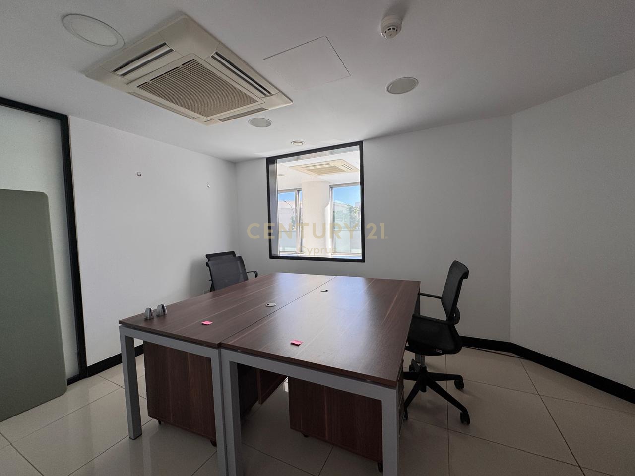 326m2 Bureau à Mesa Geitonia, Limassol, Chypre No. 53641