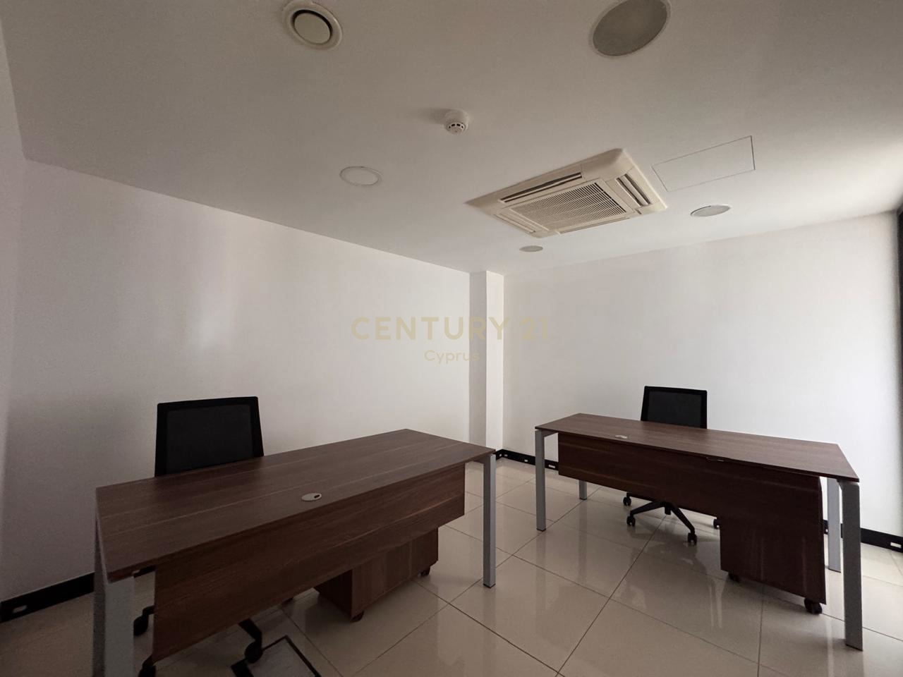 326m2 Bureau à Mesa Geitonia, Limassol, Chypre No. 53641