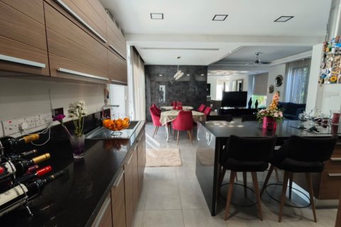 4 bedrooms Townhouse in Larnaka,  No. 39880 3