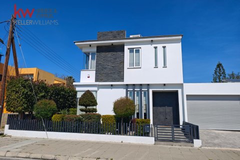 4 bedrooms Townhouse in Larnaka,  No. 39880 2