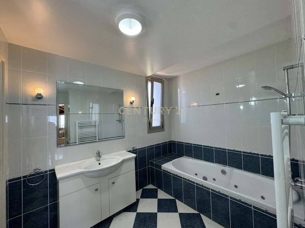 4 bedrooms Villa in Parekklisia, Limassol, Cyprus No. 54271