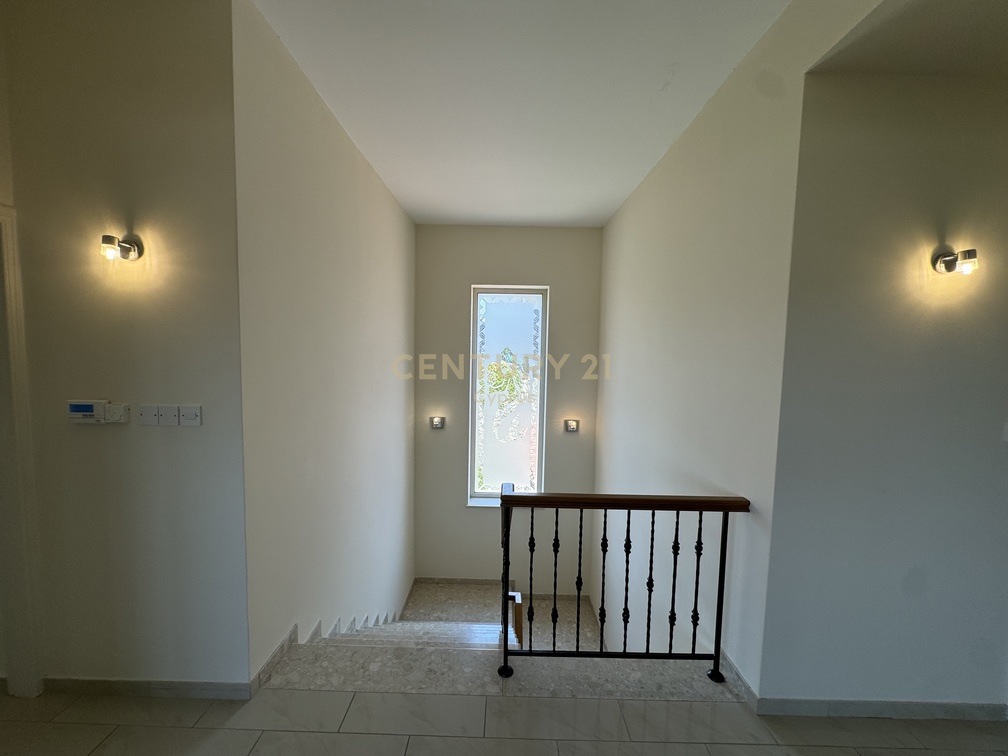 4 bedrooms Villa in Parekklisia, Limassol, Cyprus No. 54271